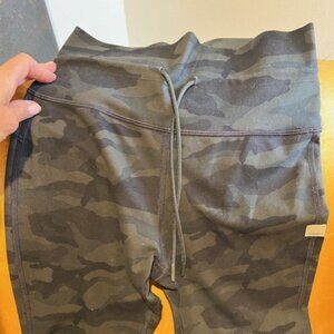 Vuori Laggings Camo -Size small